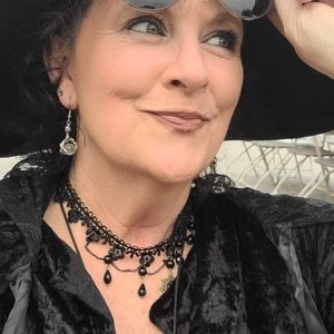 Meet your Posher, Sheri